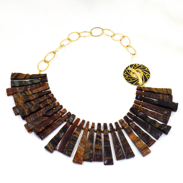 Umber Triangle Tab Collar